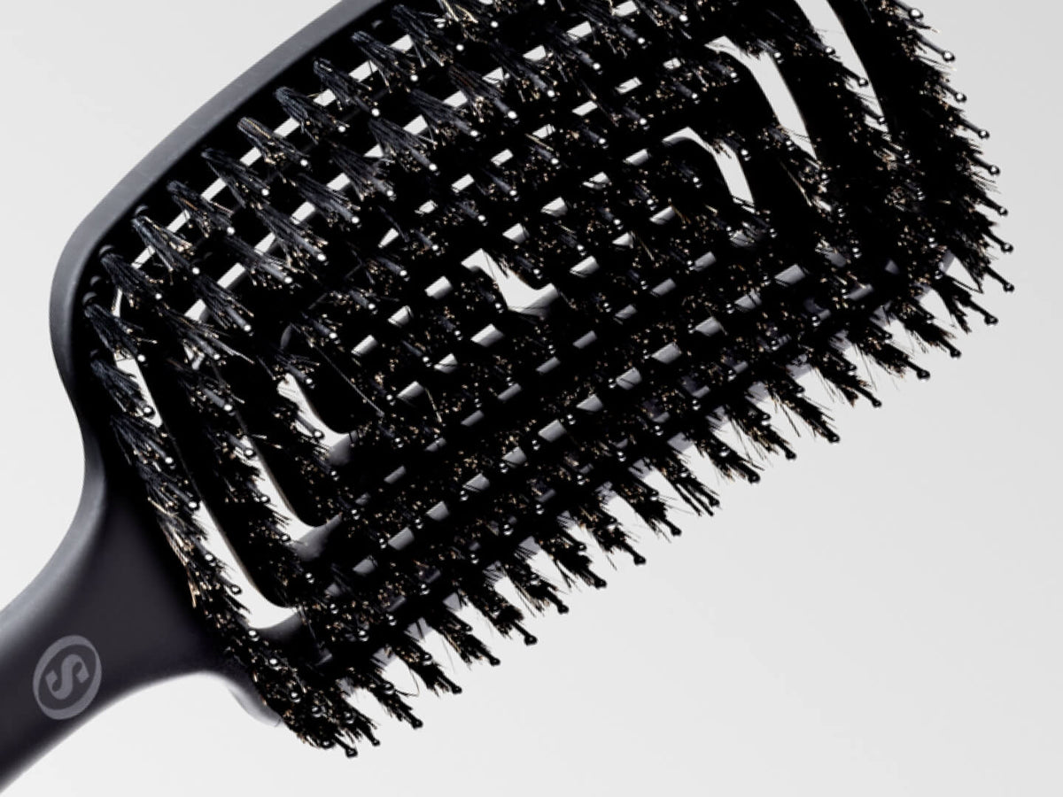 OmniFlex Vent Brush bristles and styling tools
